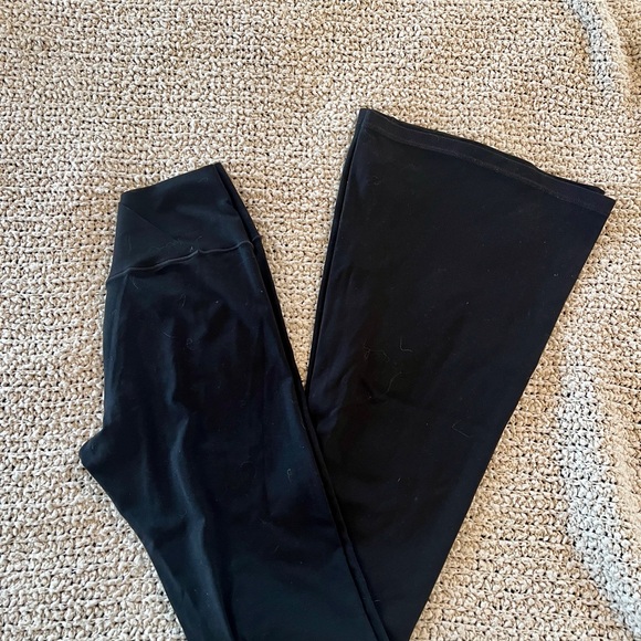 Aerie Offline Double Crossover Flare Leggings - Picture 2 of 3